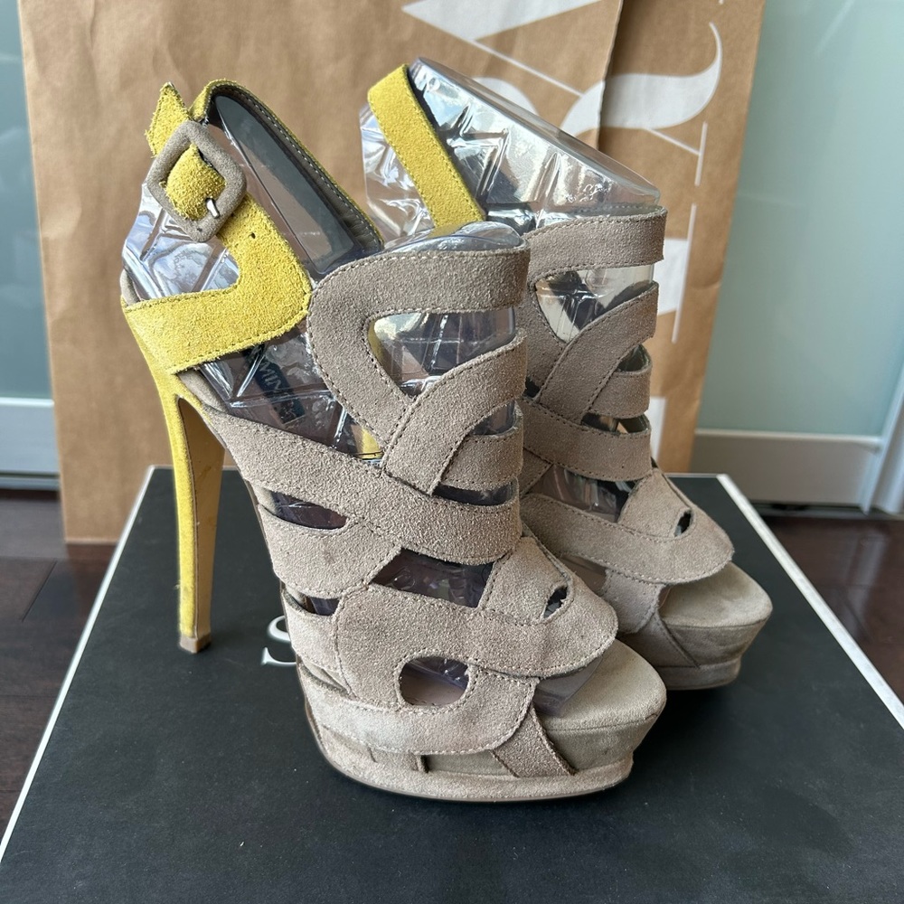 Shoemint Taupe/Yellow Heels